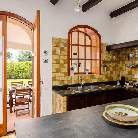 Lymnia -elegant Sicilian With Solarium & Palm Garden Villa Syracuse