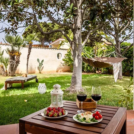 Villa Lymnia -elegant Sicilian With Solarium & Palm Garden