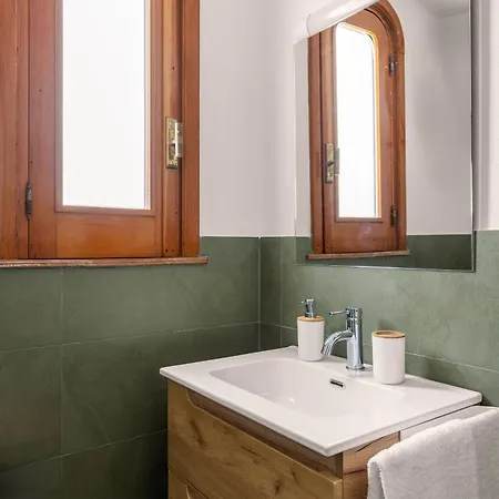 Villa Lymnia -elegant Sicilian With Solarium & Palm Garden