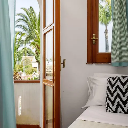Lymnia -elegant Sicilian With Solarium & Palm Garden