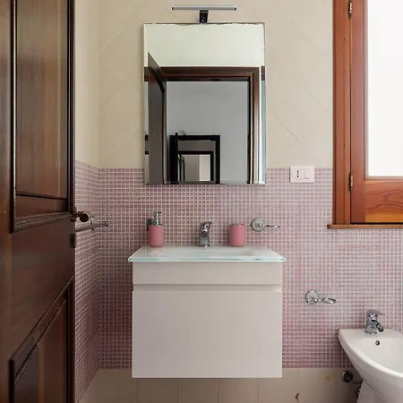 Lymnia -elegant Sicilian With Solarium & Palm Garden Villa Syracuse